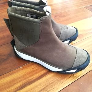 Women's Size 6 (Men's 4) IceBug Boots
